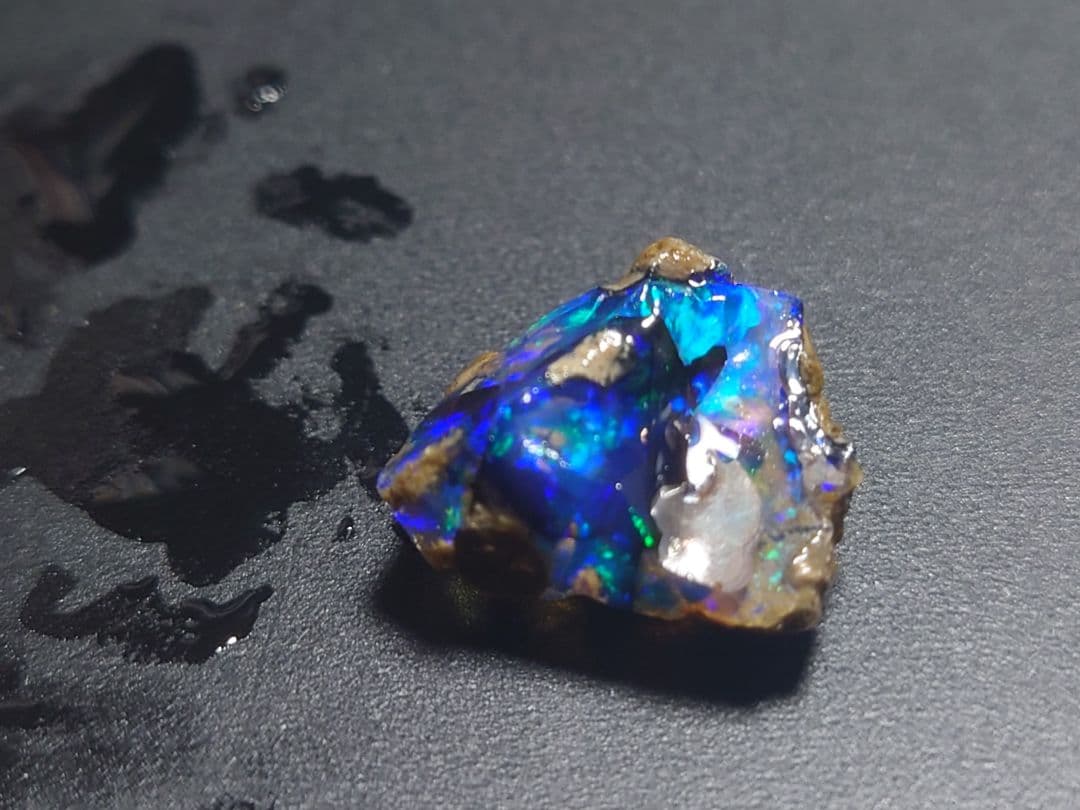 エチオピアウェロ産　オパール 原石 青色 鉱物標本　原石