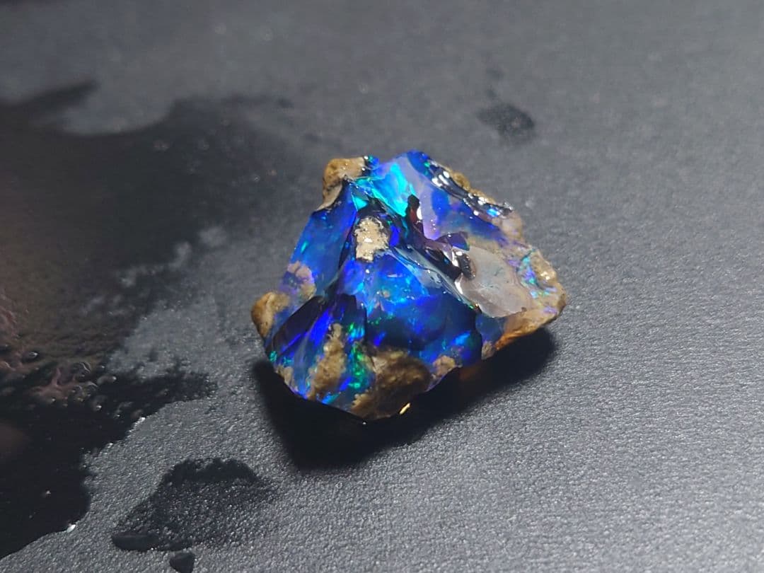 エチオピアウェロ産　オパール 原石 青色 鉱物標本　原石