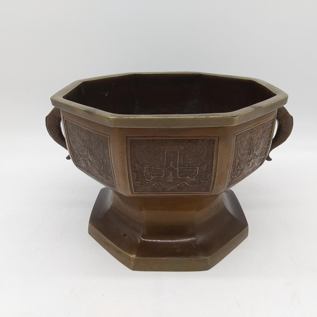 2122番 金屋五郎三郎造　宣徳 八角火鉢 黄銅製 双魚耳黄銅製　双魚耳