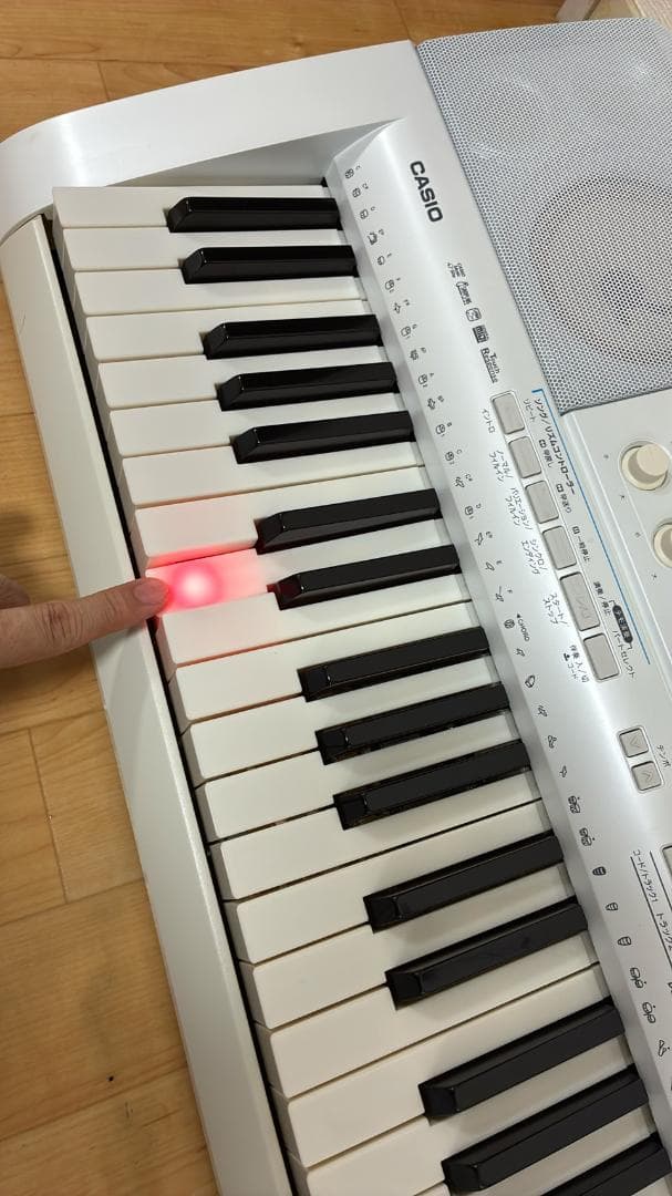 【美品】電子ピアノ CASIO LK-208 光ナビゲーション スタンド付き