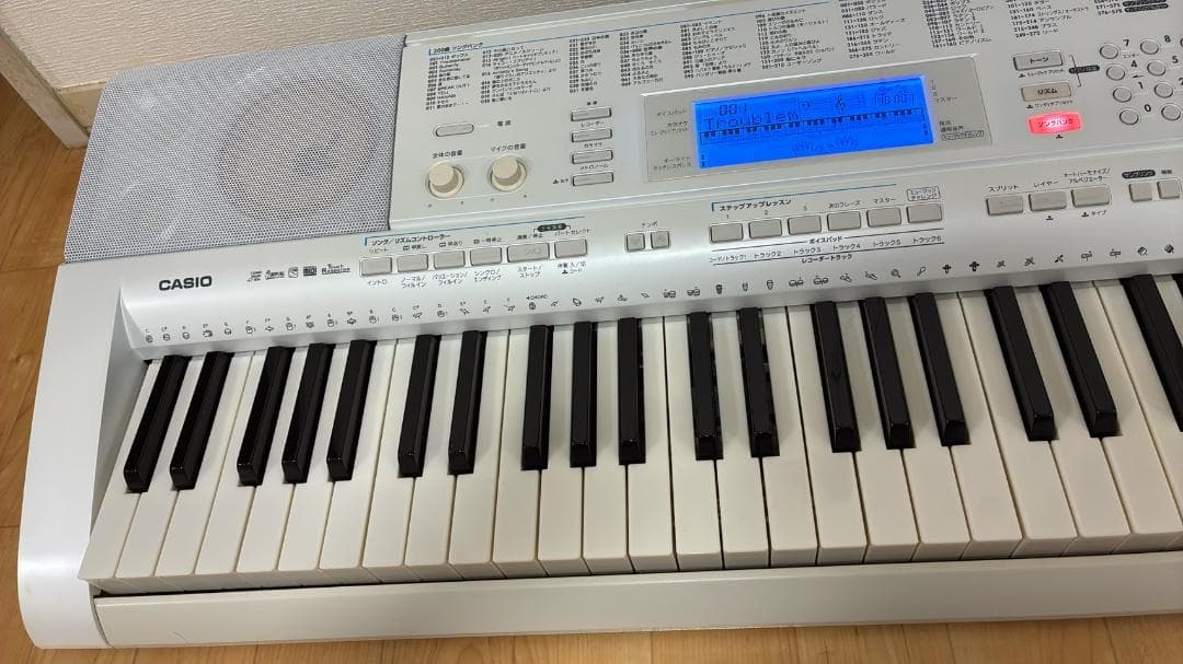 【美品】電子ピアノ CASIO LK-208 光ナビゲーション スタンド付き