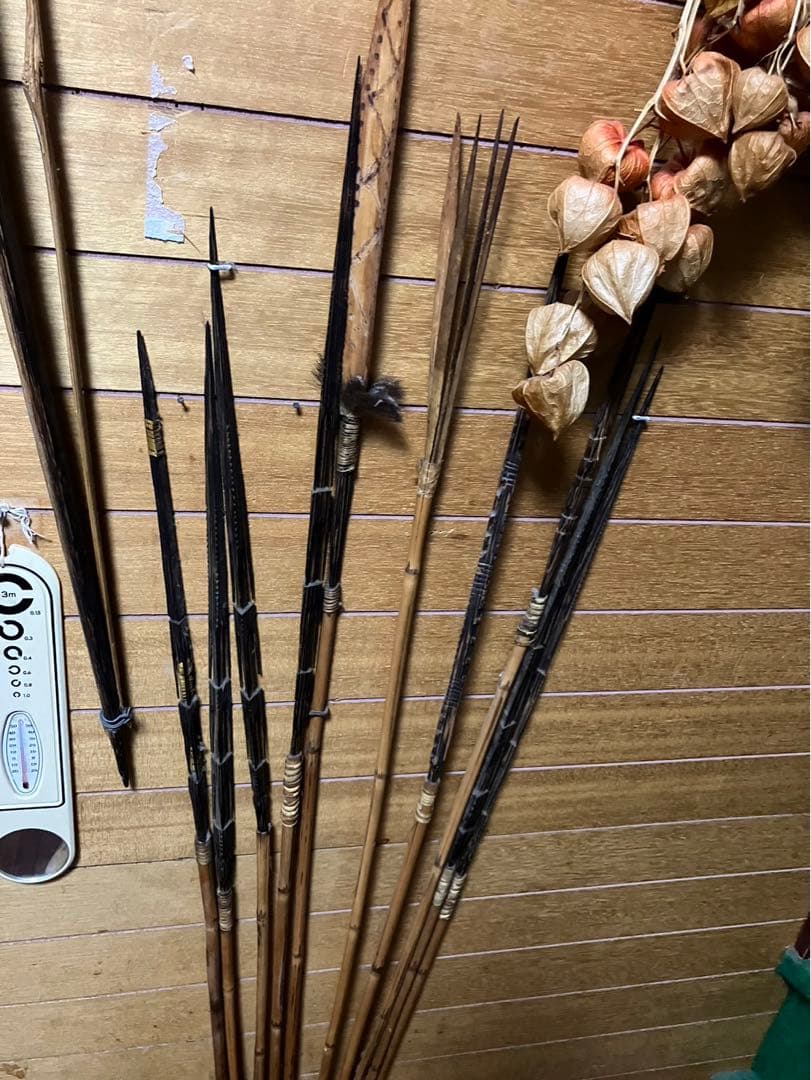 <価格未定>パプアニューギニアのお面と弓と装飾？