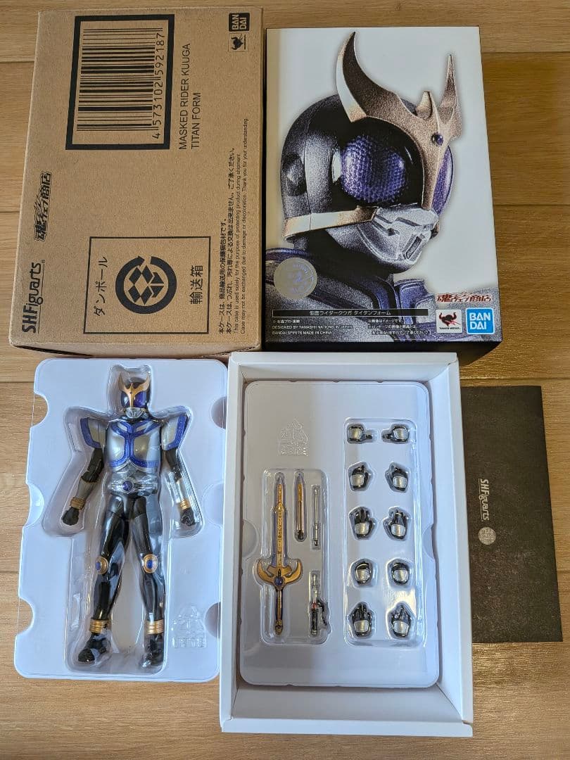 真骨彫　仮面ライダークウガ　タイタンフォーム