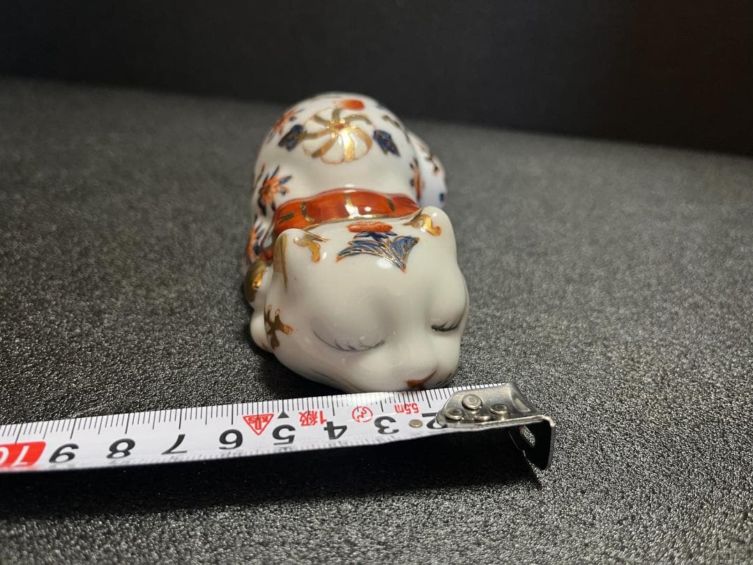 ■　伊万里 陶器 金彩 眠り猫 猫 縁起物 置物 飾物　■