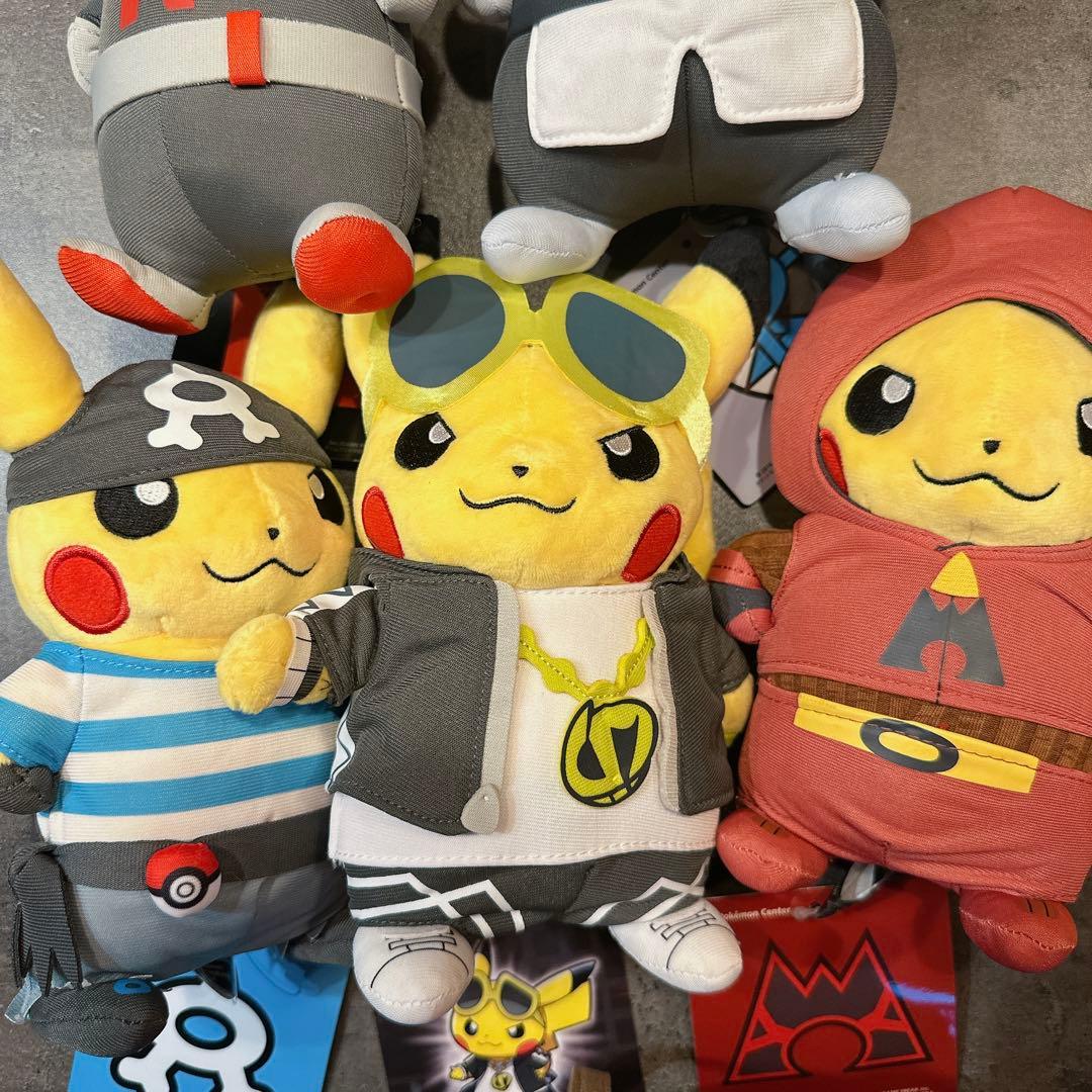 ピカチュウ 団員ごっこ　ボスごっこ　ぬいぐるみ