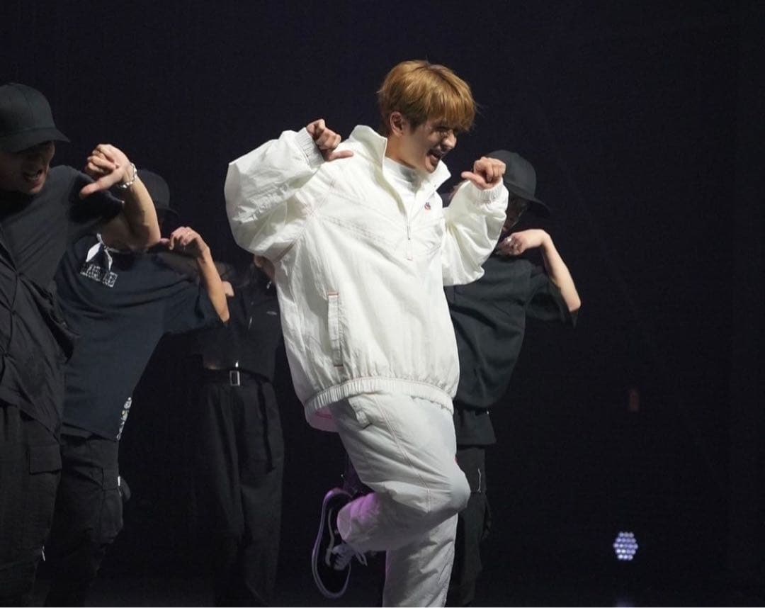 ナイキ　NIKE ランニングウィンドブレーカー Nissy 西島隆弘