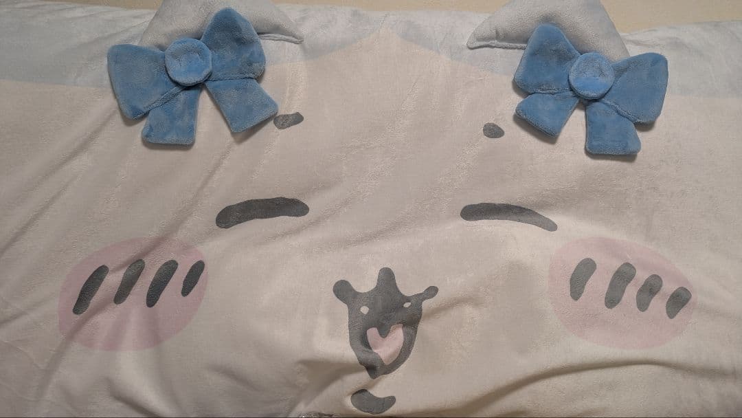 ハチワレ　しまむら　ダイカット長座ぶとん　クッション　ちいかわ