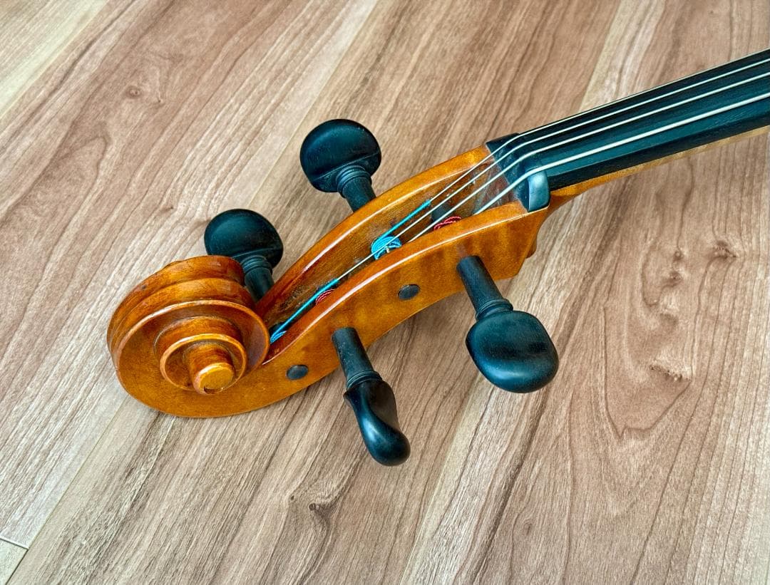 チェロ（Karl Höfner）と弓（Johs.O.Paulus）のセット