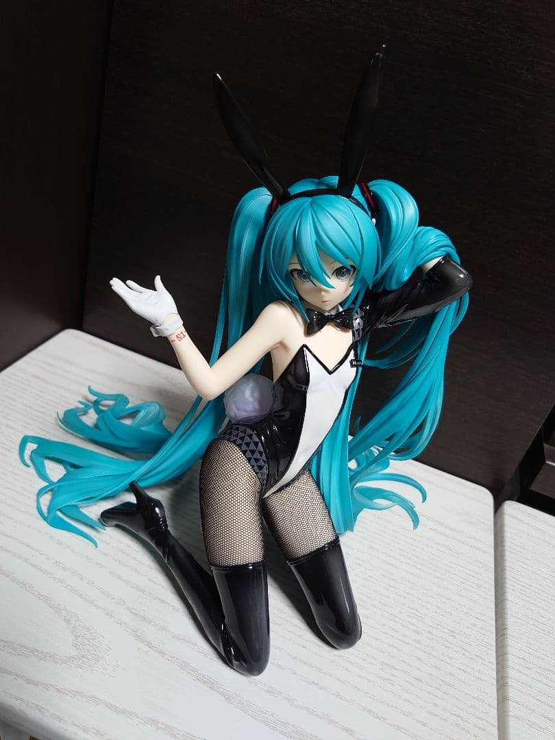 初音ミクバニーVer. Art by 三目YYB 1/4Scale Figure