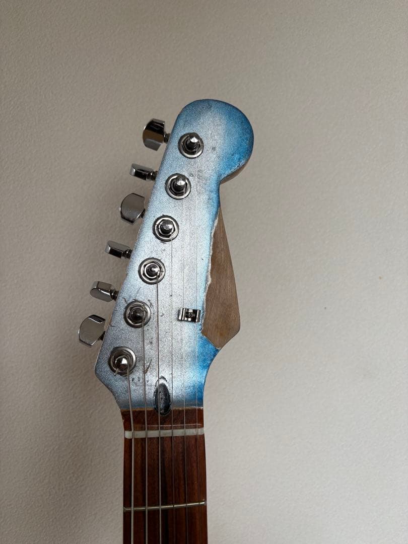 ストラトキャスタータイプ ジャパンビンテージギターになります。