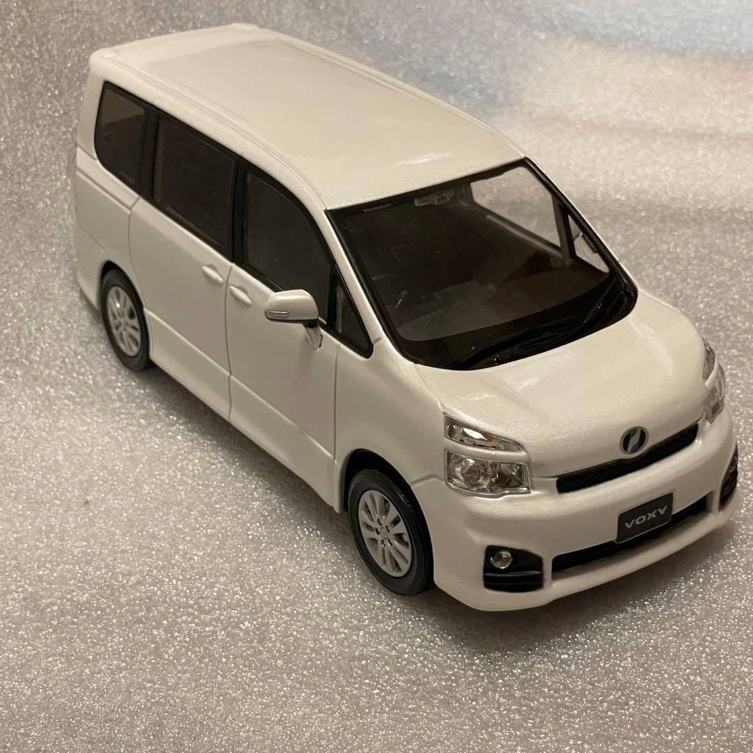 カラーサンプル　トヨタ　ヴォクシー　70系　パールホワイト