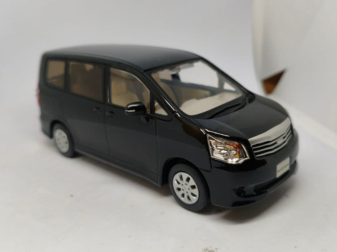 トヨタ ノア 70系 カラーサンプル 1/30 ミニカー 色見本 ブラック 黒