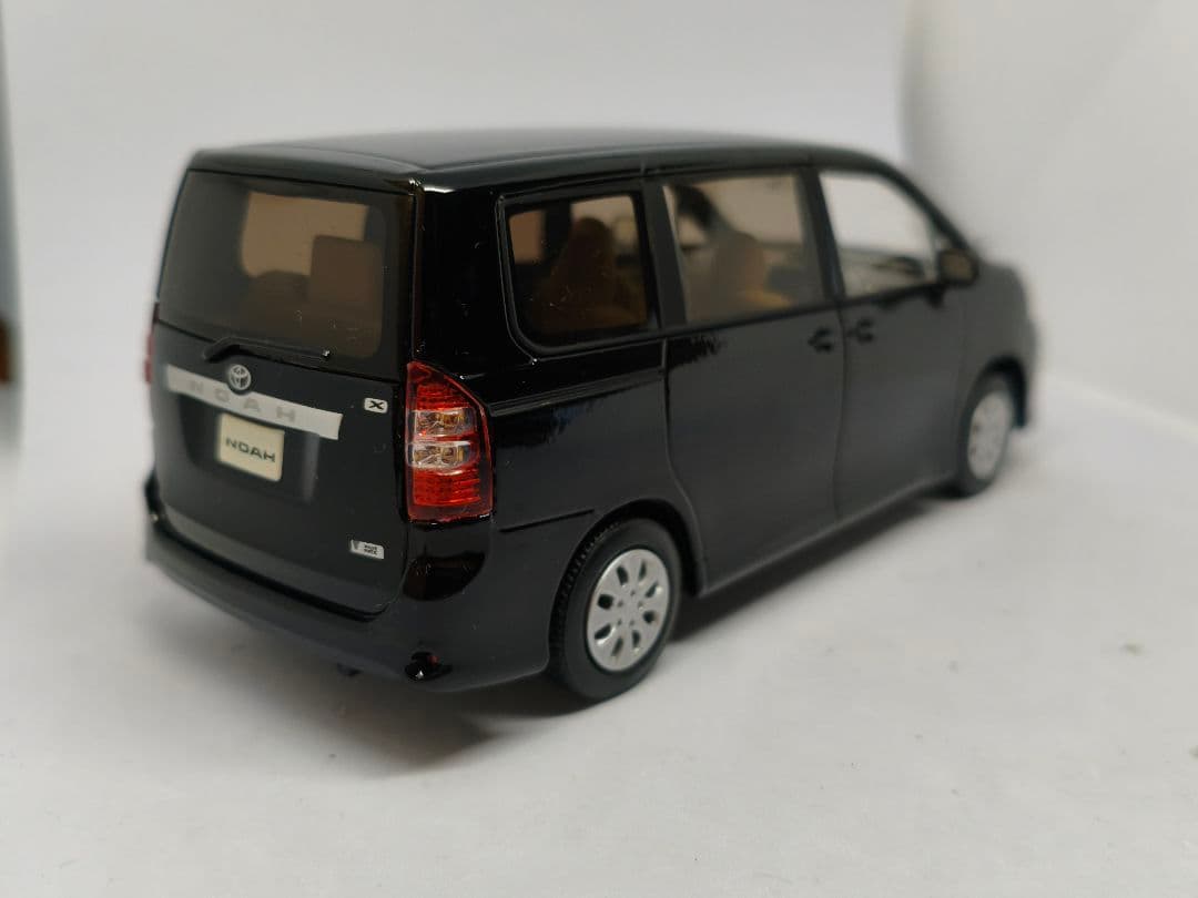 トヨタ ノア 70系 カラーサンプル 1/30 ミニカー 色見本 ブラック 黒
