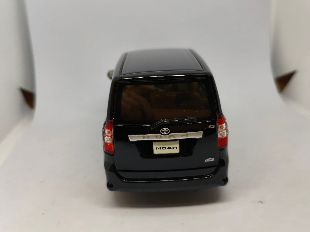 トヨタ ノア 70系 カラーサンプル 1/30 ミニカー 色見本 ブラック 黒