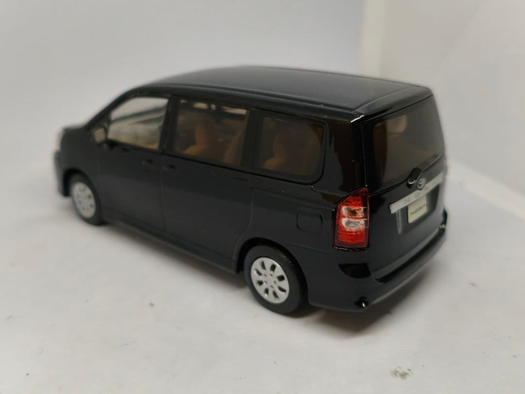 トヨタ ノア 70系 カラーサンプル 1/30 ミニカー 色見本 ブラック 黒