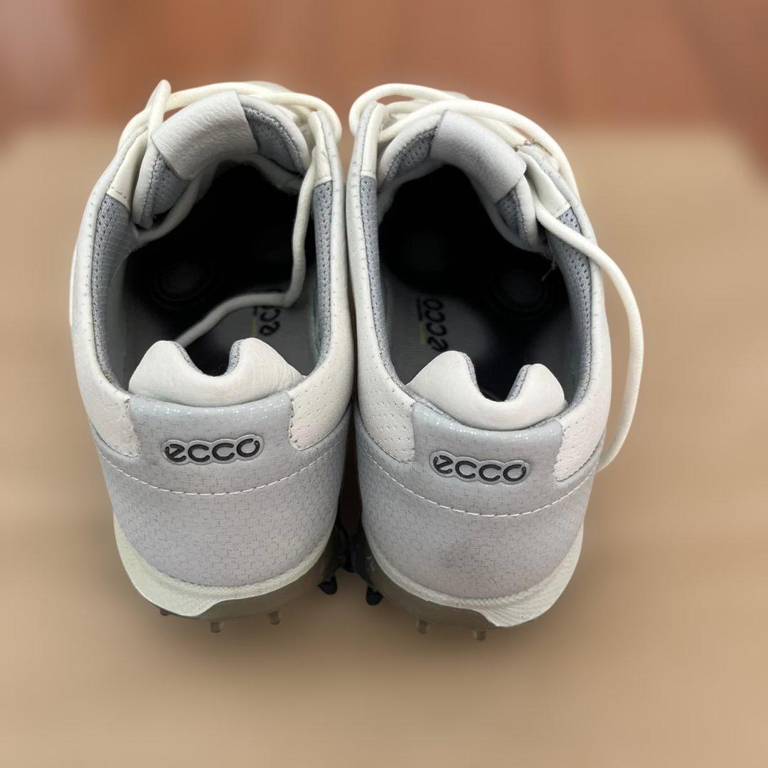 新品ecco biom ホワイト スパイクシューズ