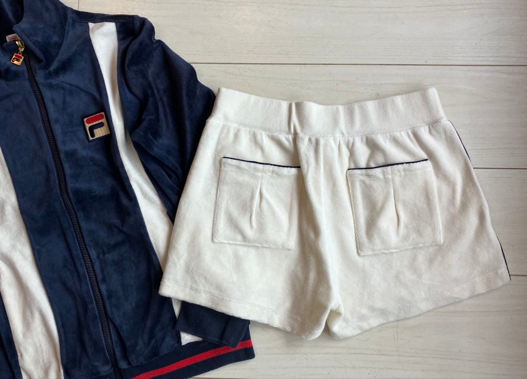 FILAフィラ＊クリーム色ベロアショートパンツとネイビー切り替えジャケット上下