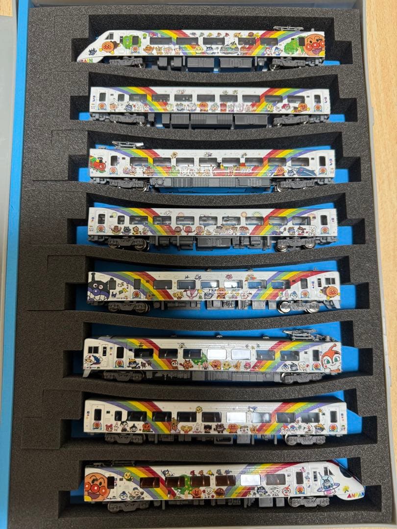 マイクロエース四国8000系アンパンマンラッピング8両セット