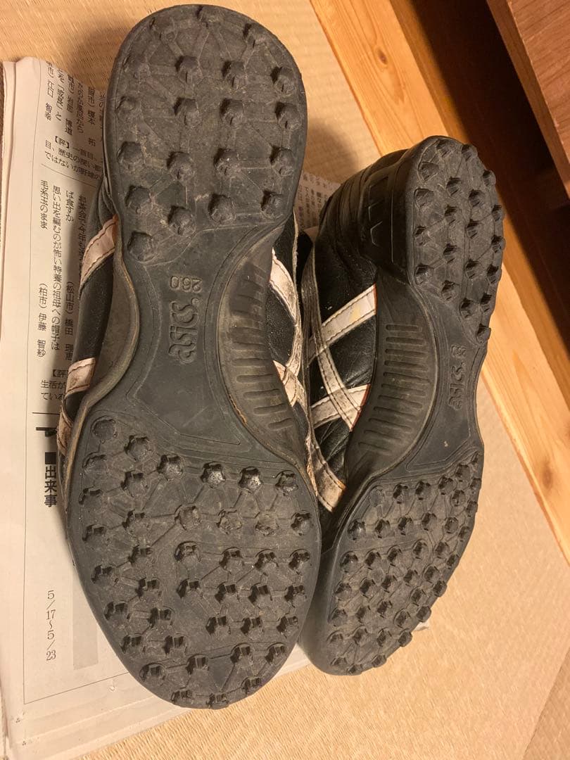 アシックスサッカーシューズ