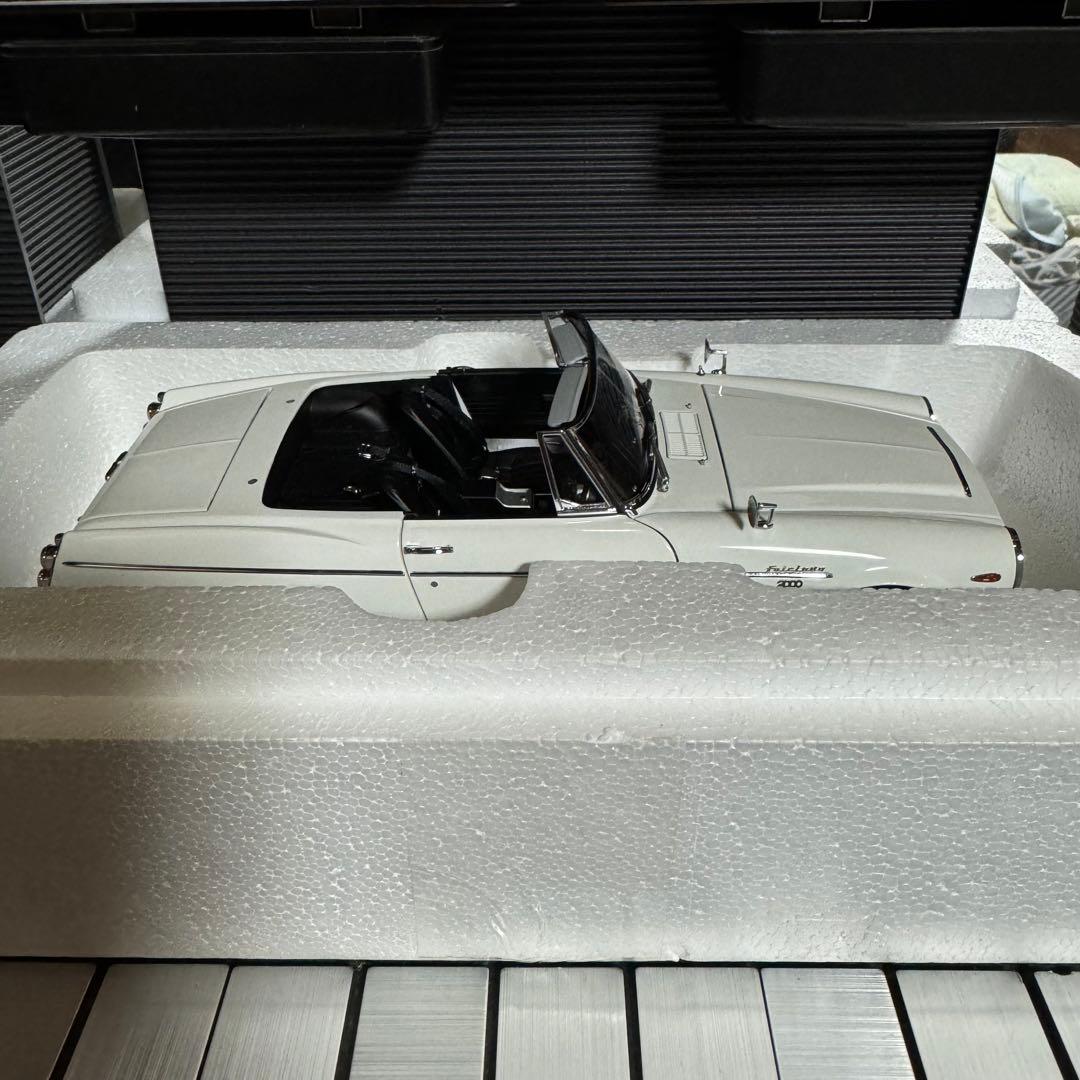 未展示品 オートアート 1/18 ダットサン フェアレディ 2000 SR311