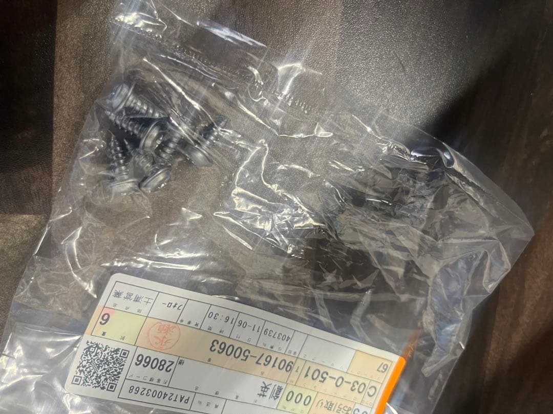 ５０　プリウス　右側　新品　フォグランプ　右側