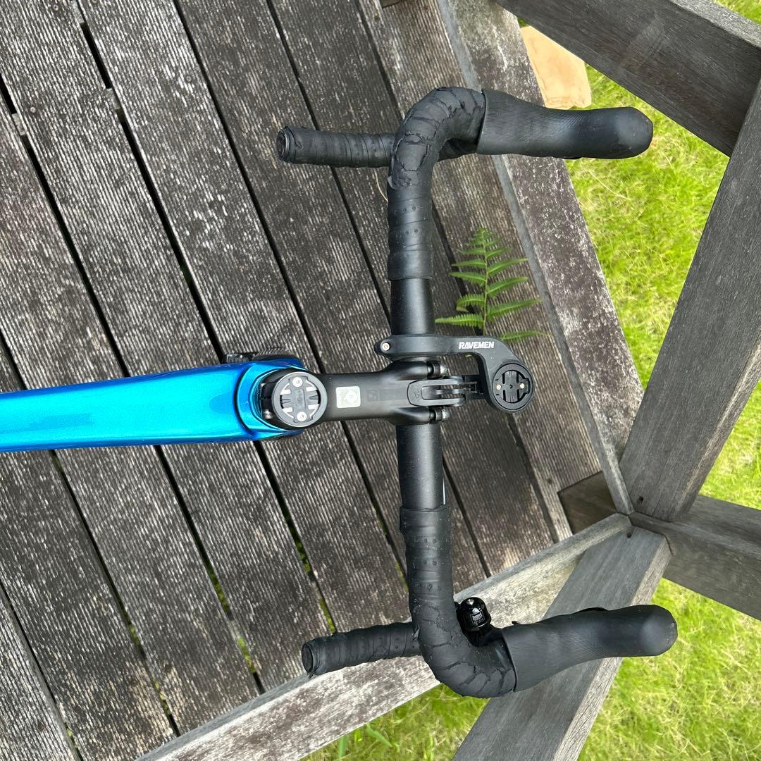 青いアルミニウムロードバイクフレーム