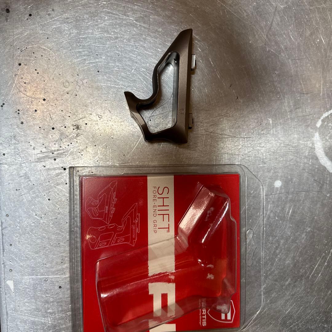 実物FORTIS SHIFTフォアグリップFDEフォルティス　フォアグリップ