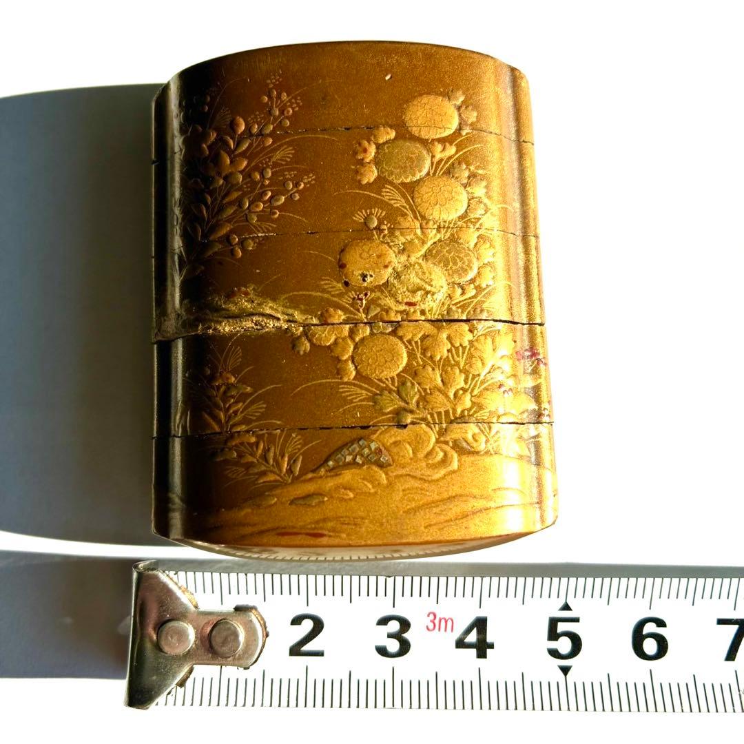 時代物　秋草金蒔絵　印籠　18