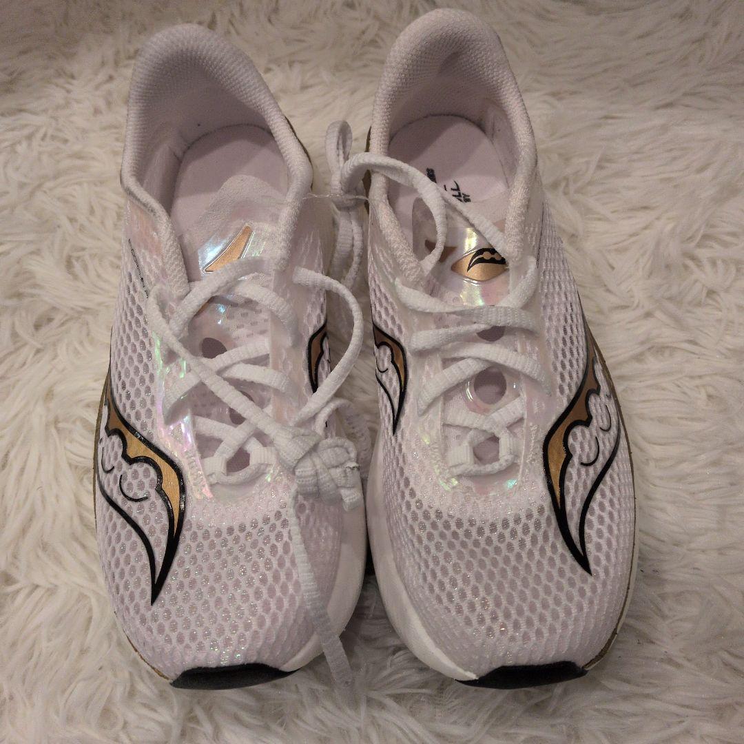 23cm サッカニー エンドルフィン プロ 3 ランニングシューズ 新品