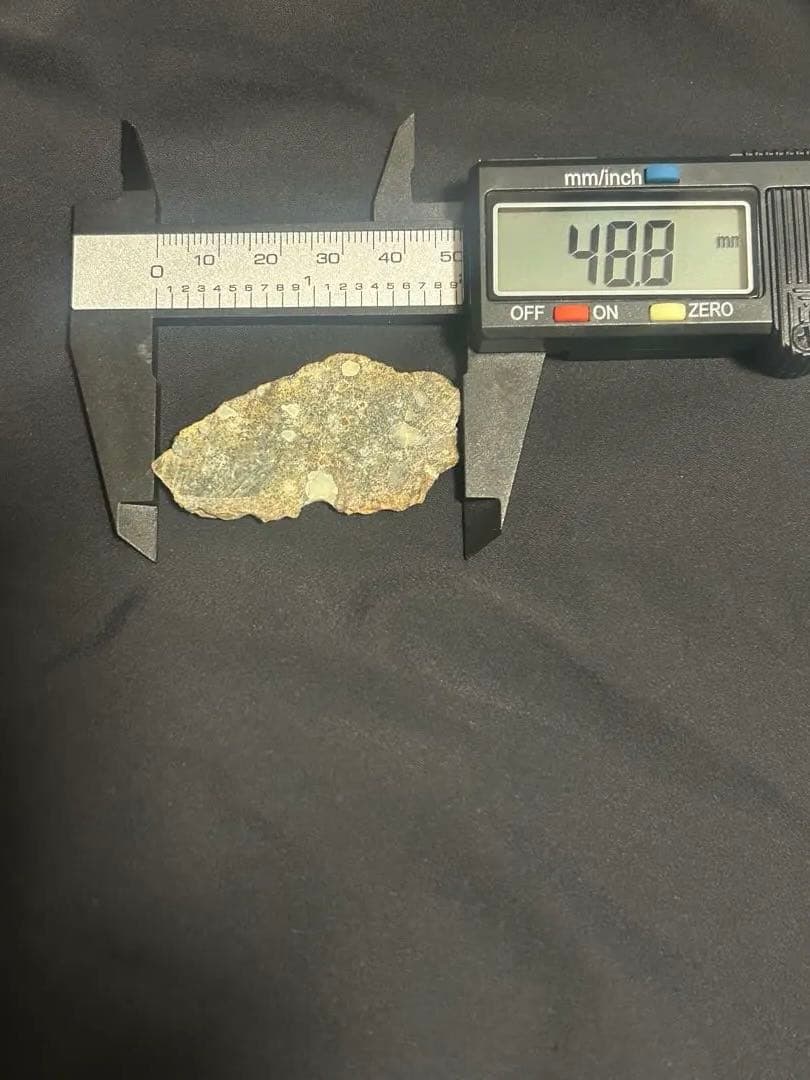 月の隕石 NWA モロッコ - トロクトライト溶融角礫岩9.69g