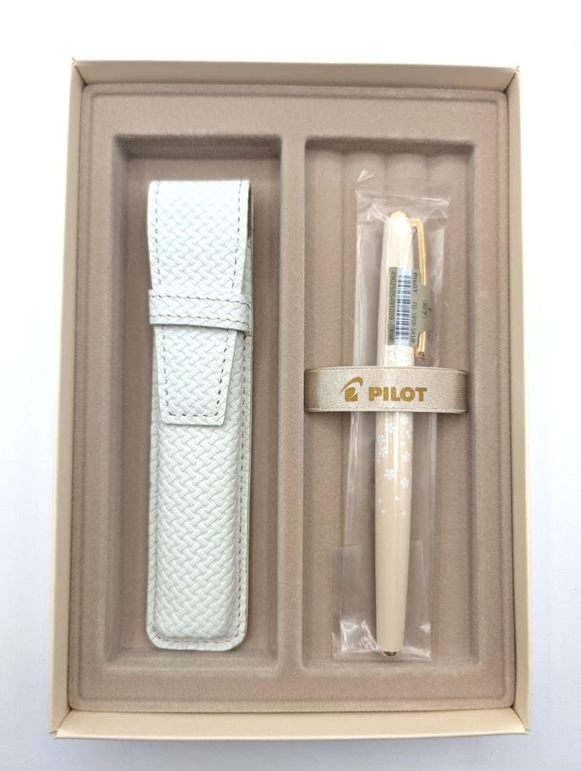 新品 PILOT 万年筆 レディホワイト サクラ / モミジ ペンケースセット