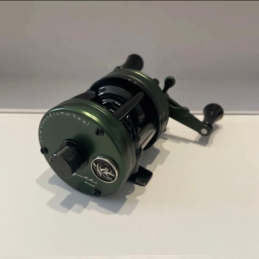 Ｃｕｇａｔｔｉ　ＢＨ３００　バス　トラウト　渓流　丸型　ベイトフィネスリール