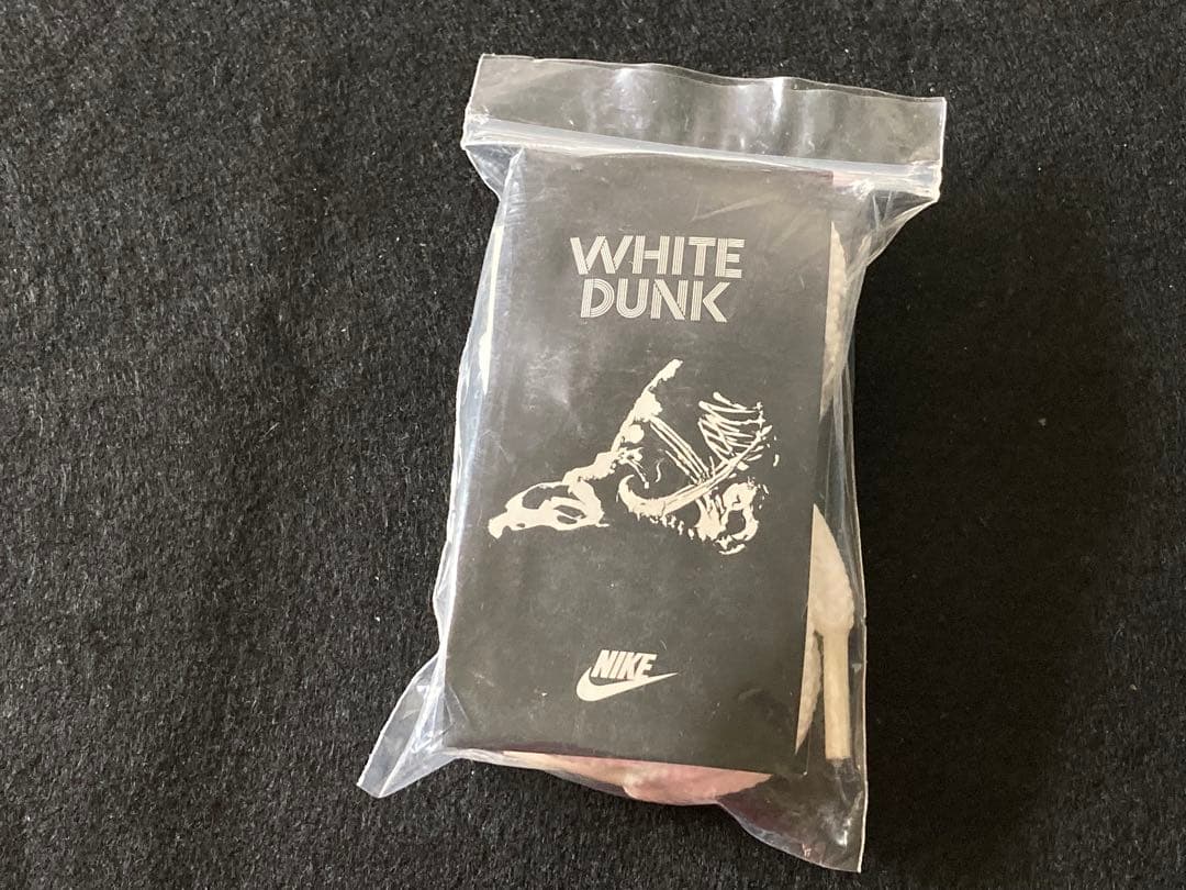 NIKE WHITE DUNK作品集　バッグ・シューレース付　キューブリック付き