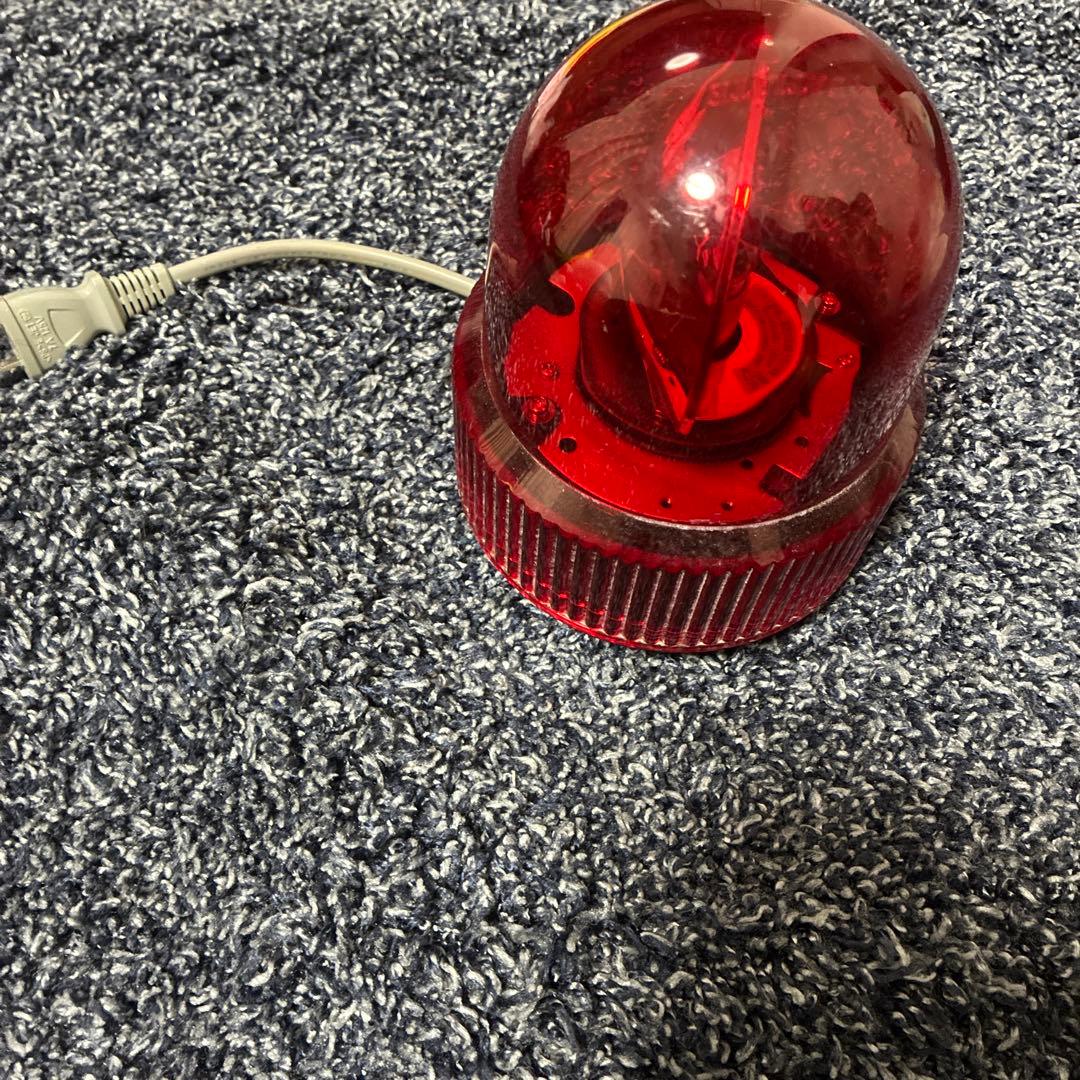 赤いドーム型警報器