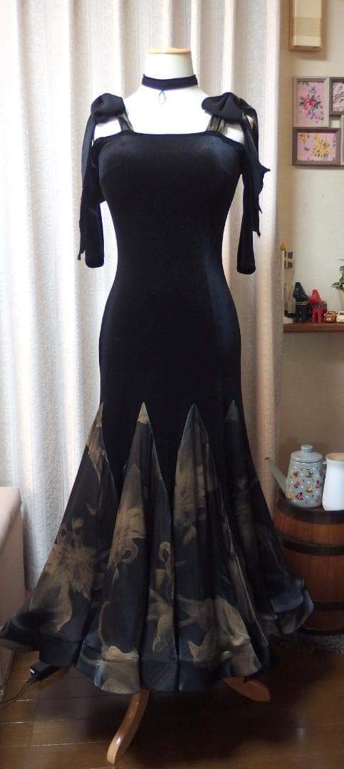 【社交ダンス】ジャンティ　黒＆プリント柄肩リボン　スタンダードドレス