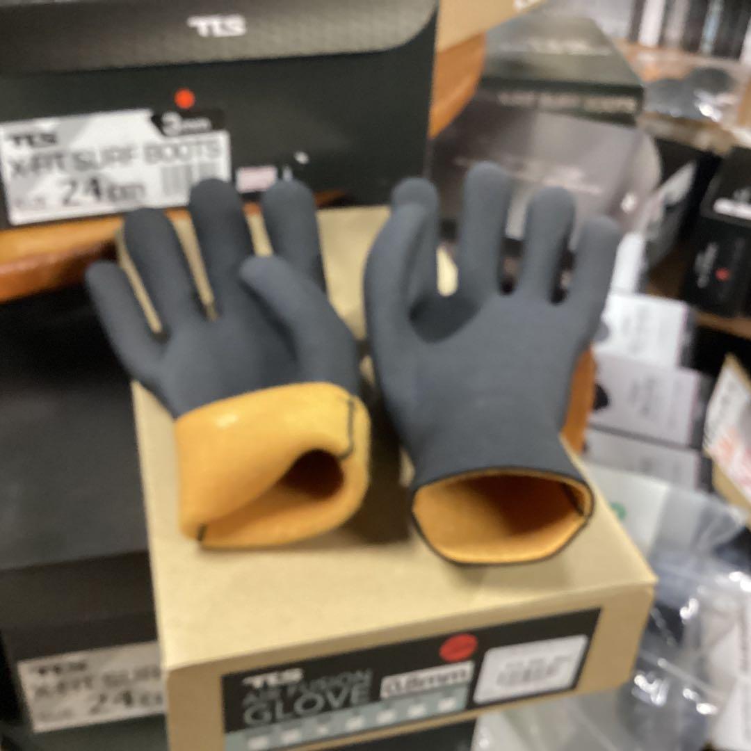 新品極暖TLSの最高傑作裏起毛で暖かい0.8ミリで素手のようなXXS