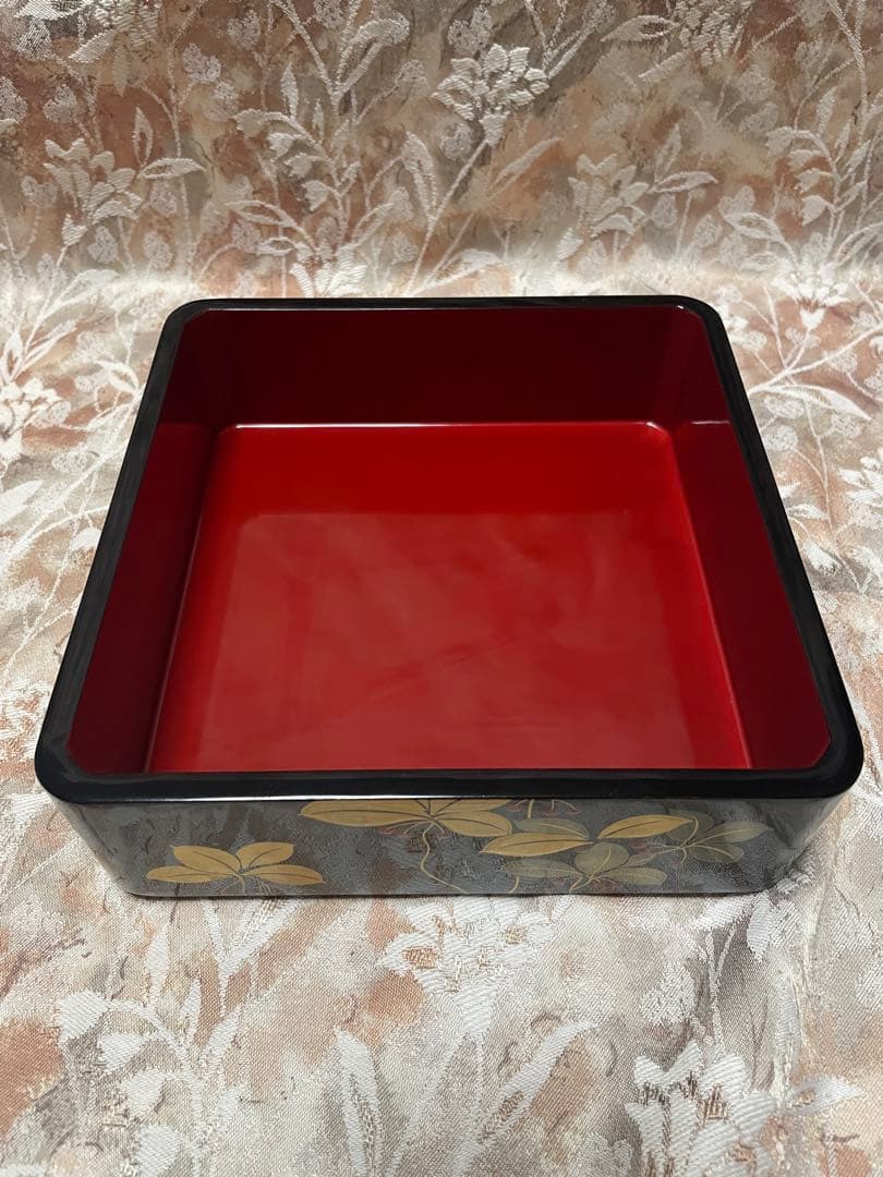 会津塗 三段重箱 天然木 うるし塗 草花蒔絵 黒塗り 漆器 正月 おせち 共箱付