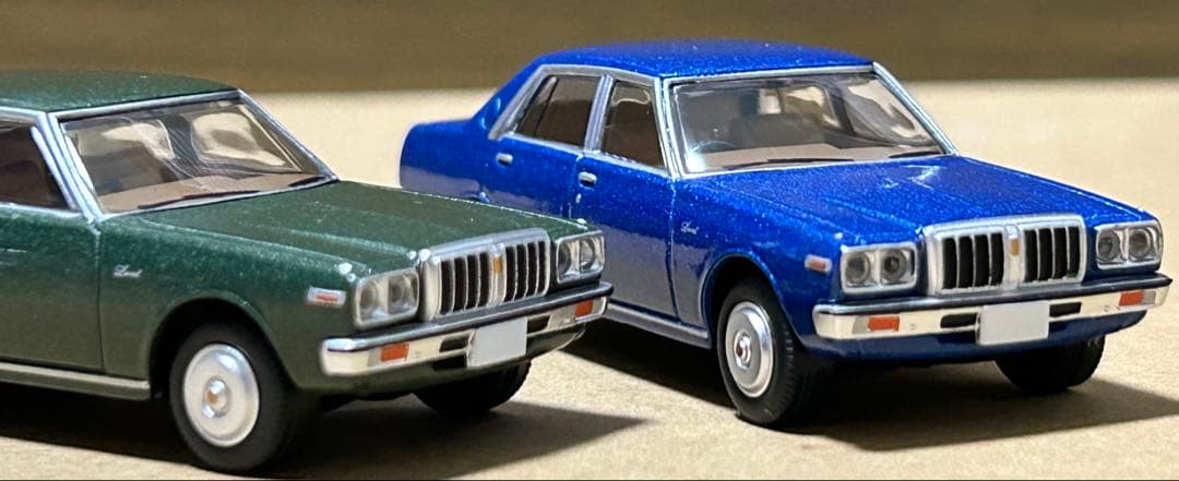 トミカリミテッドヴィンテージネオ ニッサン ローレル 2台セット