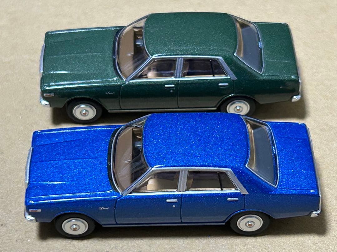 トミカリミテッドヴィンテージネオ ニッサン ローレル 2台セット