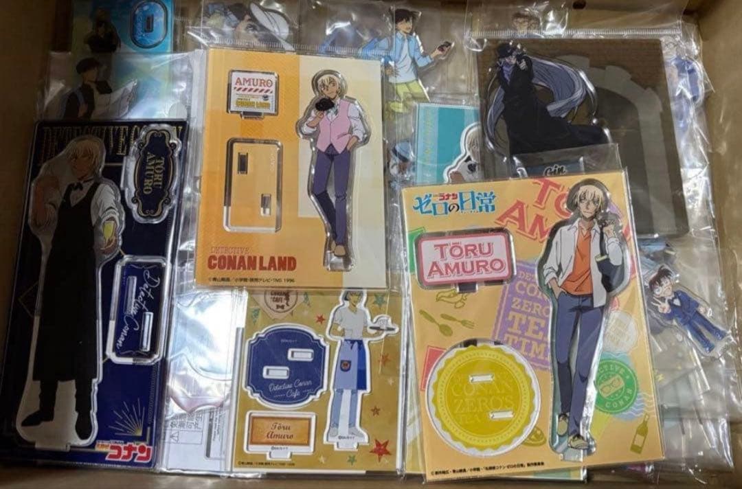 名探偵コナン 缶バッジ アクリルスタンド キーホルダー まとめ売り 300個以上