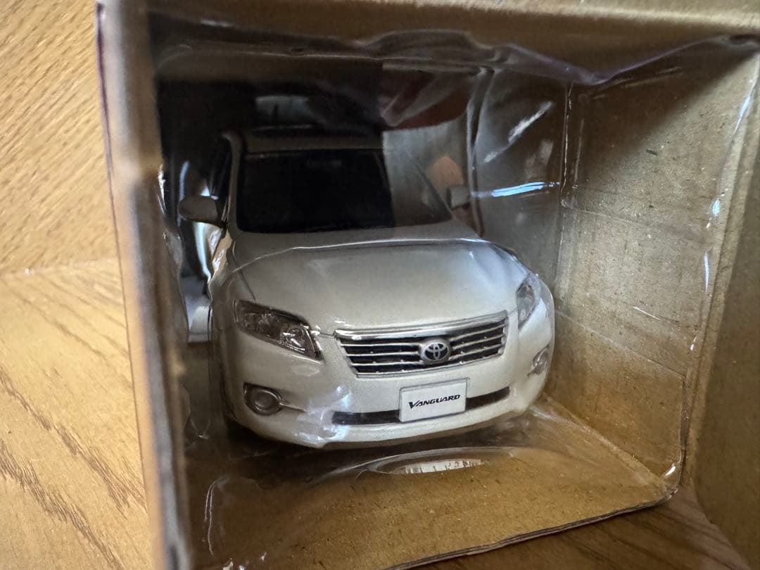 【非売品】トヨタ ヴァンガード ホワイトパール(070)カラーサンプル 1/30