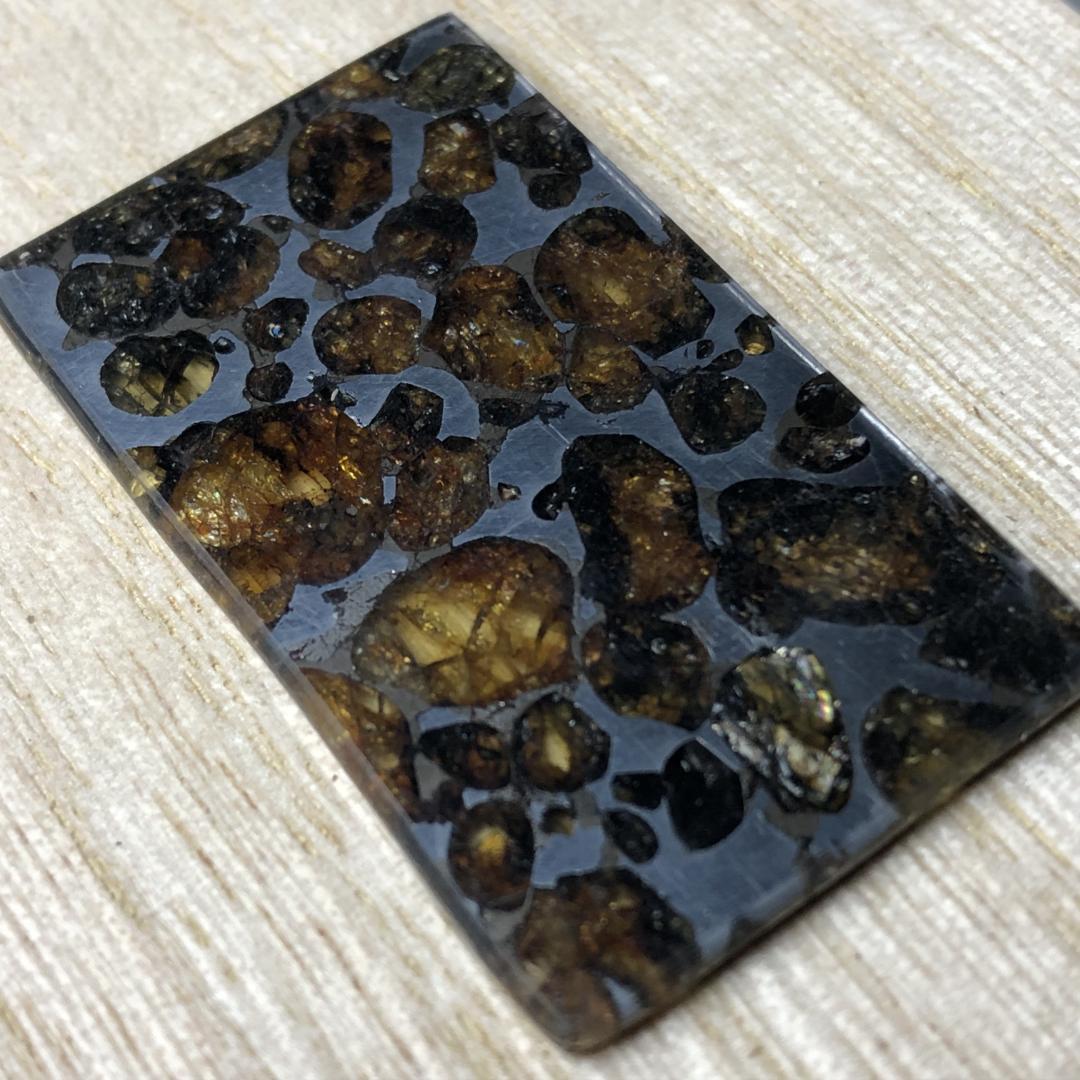 パラサイト隕石 隕石　石鉄隕石　セリコ隕石 美品　重さ約6ｇ　ケース付