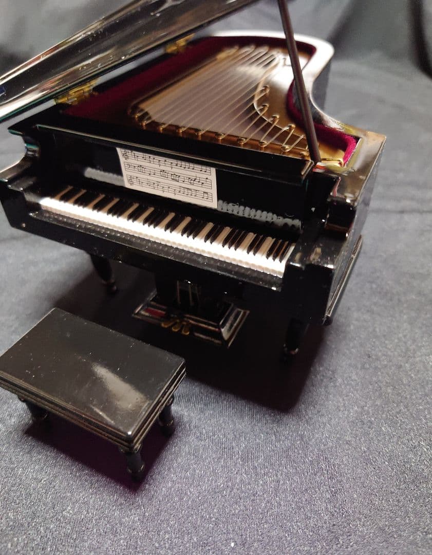 高級ミニチュアグランドピアノとミニチュアサックスセット（新品）ケース付き