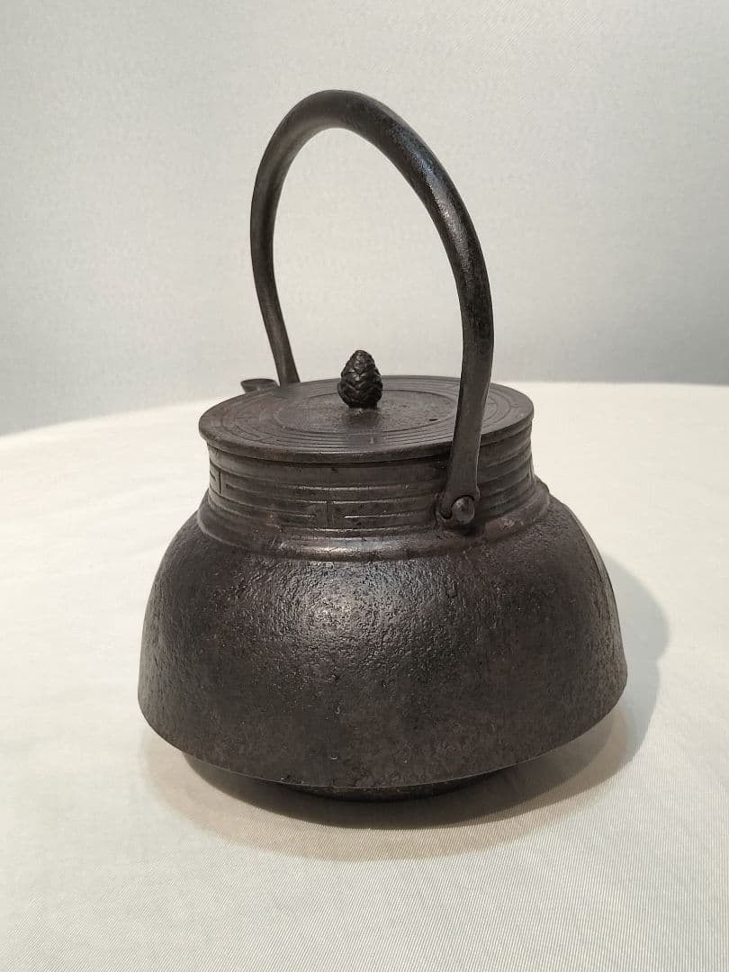 南部鉄器　鉄瓶　２リットル　２０００ml 伝統工芸　日本製　大容量　笹模様