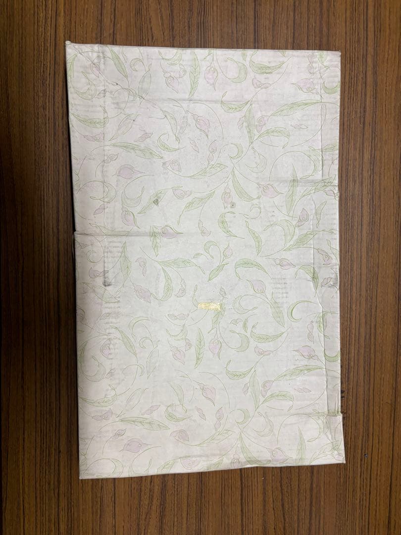 新品 花模様の漆器 お盆 深い赤色 持ち手付き 長手盆 金粉