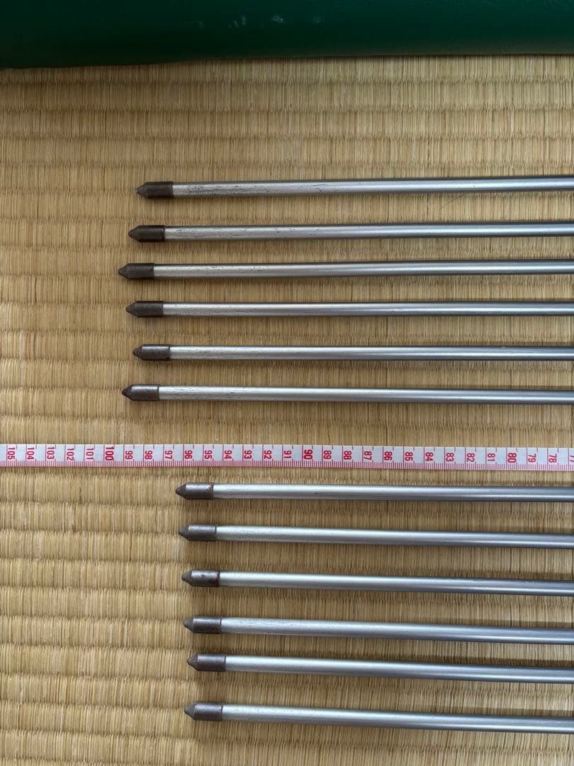 弓道　矢　12本　矢筒付き