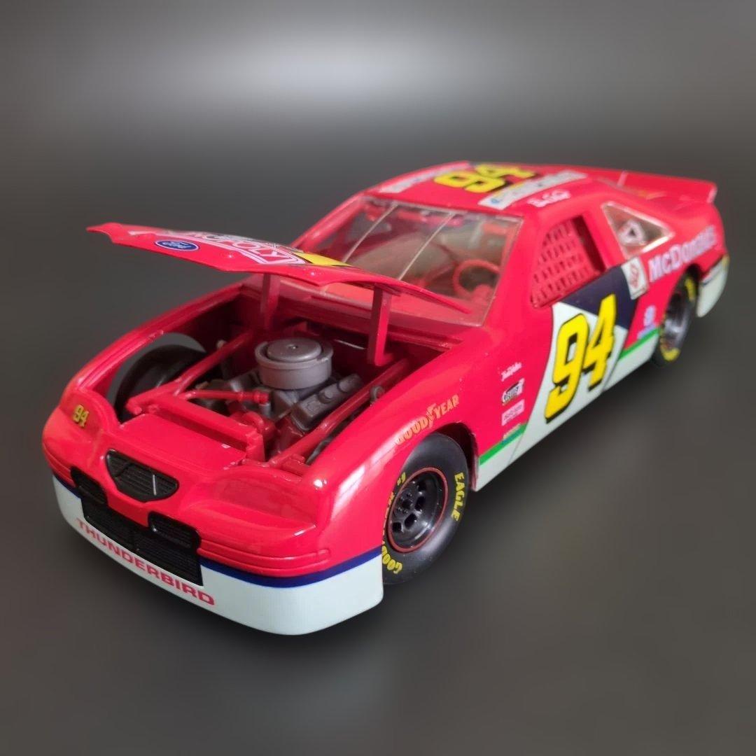 1/18ミニカー　 NASCAR FORD THUNDERBIRD#94