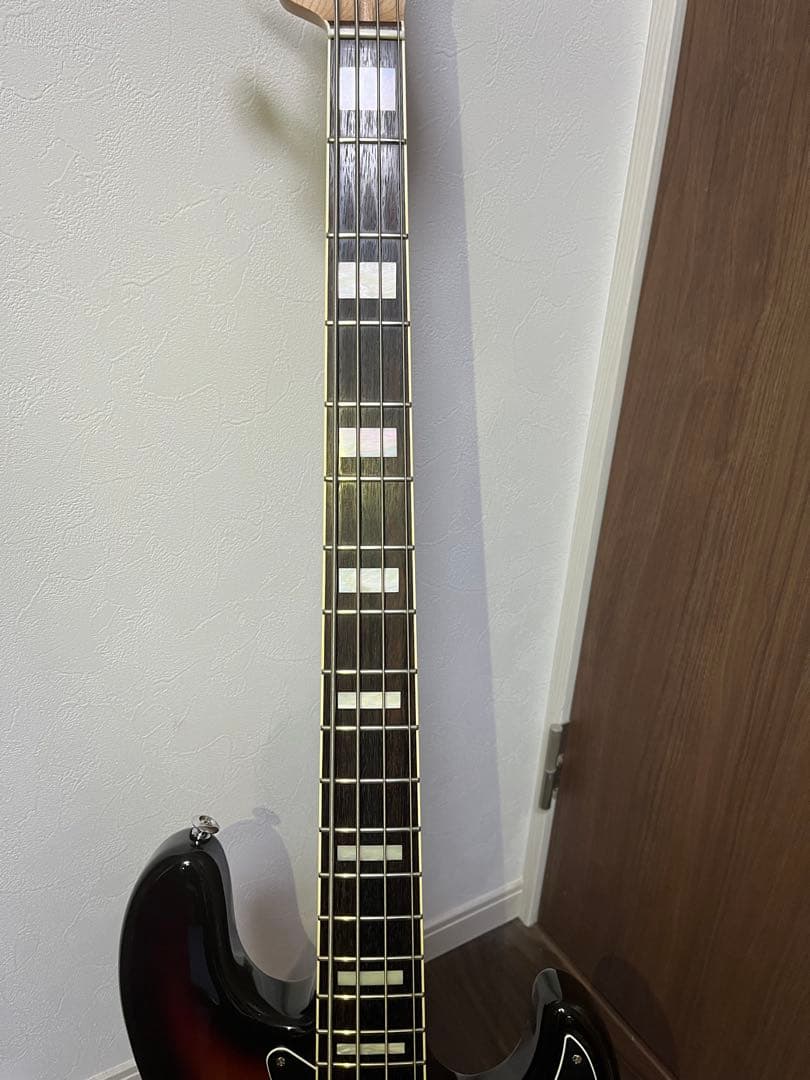 バンドが聞こえやすくなるベース　Black Smoker BETA J4