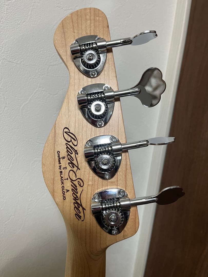 バンドが聞こえやすくなるベース　Black Smoker BETA J4