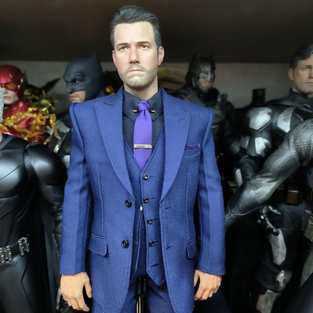 バットマン（ブルース・ウェイン）フィギュア カスタムスーツ